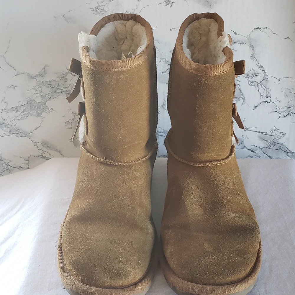 Brown Shearling Lined Boots with Bow‎ Detail